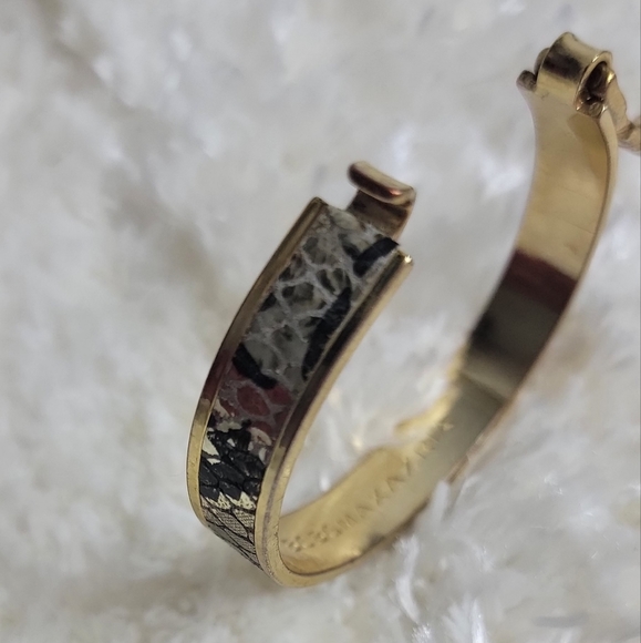 💙BCBGMAXazria Womens Bangle /Bracelet - Picture 11 of 16